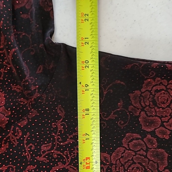 💥3for$12💥 Notations Semi-Sheer top with sparkly red rose pattern size Large - Picture 7 of 8